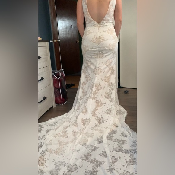 Long Wedding Dress - Size 12 - Vneck Line - Mermaid Shape - Picture 5 of 9